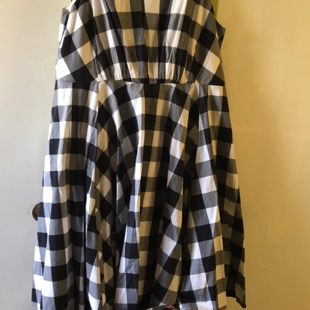 Black and white box design light summer dress.